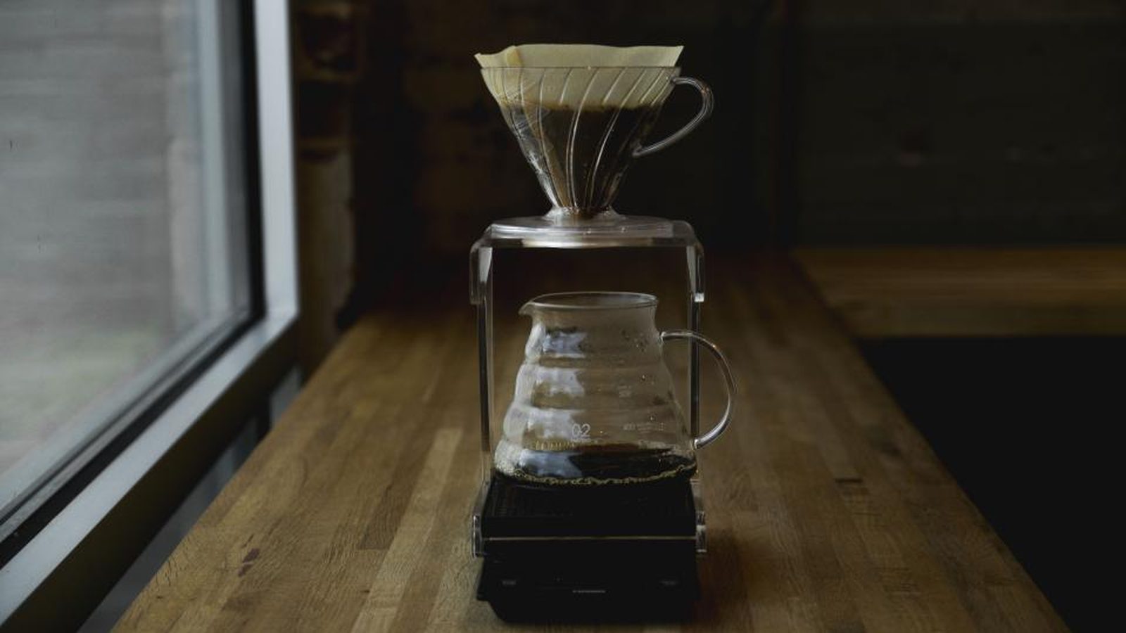 Cafetière filtre sur un comptoir de cuisine